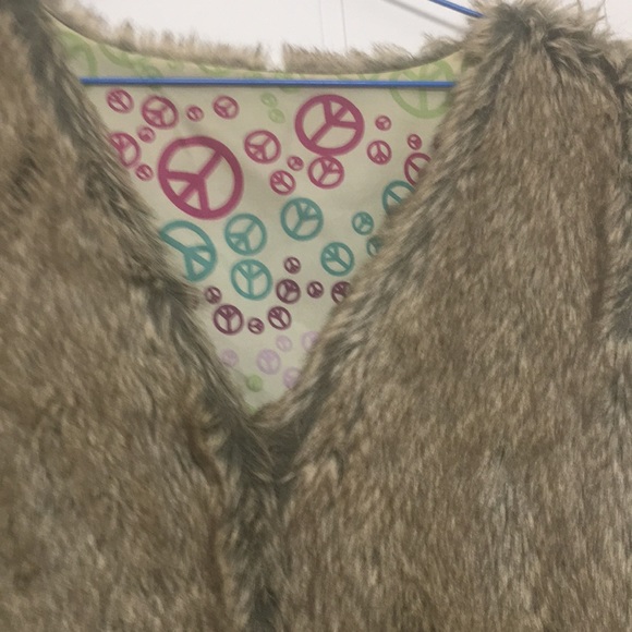 Women Faux fur fun vest (Outside 90%acrylic-10% polyester, lining 100% poly)M/L - Picture 2 of 11